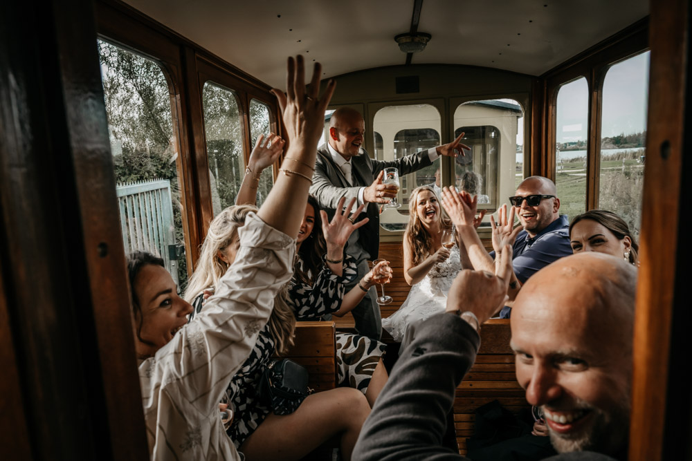 Treintje rit met bruidspaar en gasten bij Smalspoormuseum Katwijk-Leiden